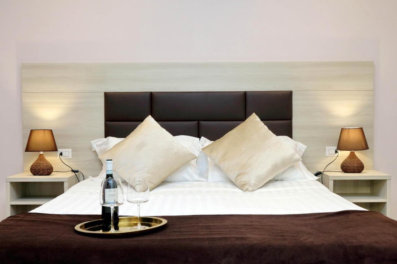 Roma Suite Monti Bagian luar foto